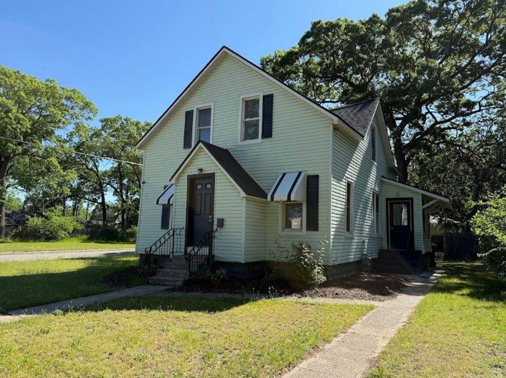 Photo of 1872 Commerce Street, Muskegon, MI 49441 (MLS # 26027633)
