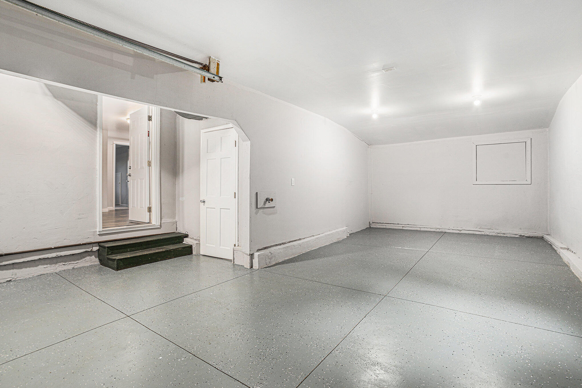 Kalamazoo, Michigan 49004, United States, 3 Bedrooms Bedrooms, ,1 BathroomBathrooms,Residential,Pending,202989