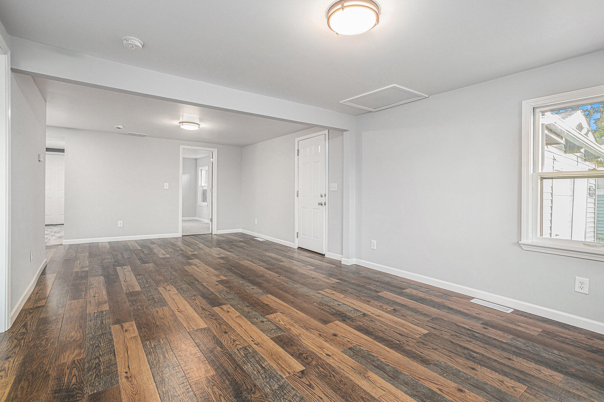 Kalamazoo, Michigan 49004, United States, 3 Bedrooms Bedrooms, ,1 BathroomBathrooms,Residential,Pending,202989