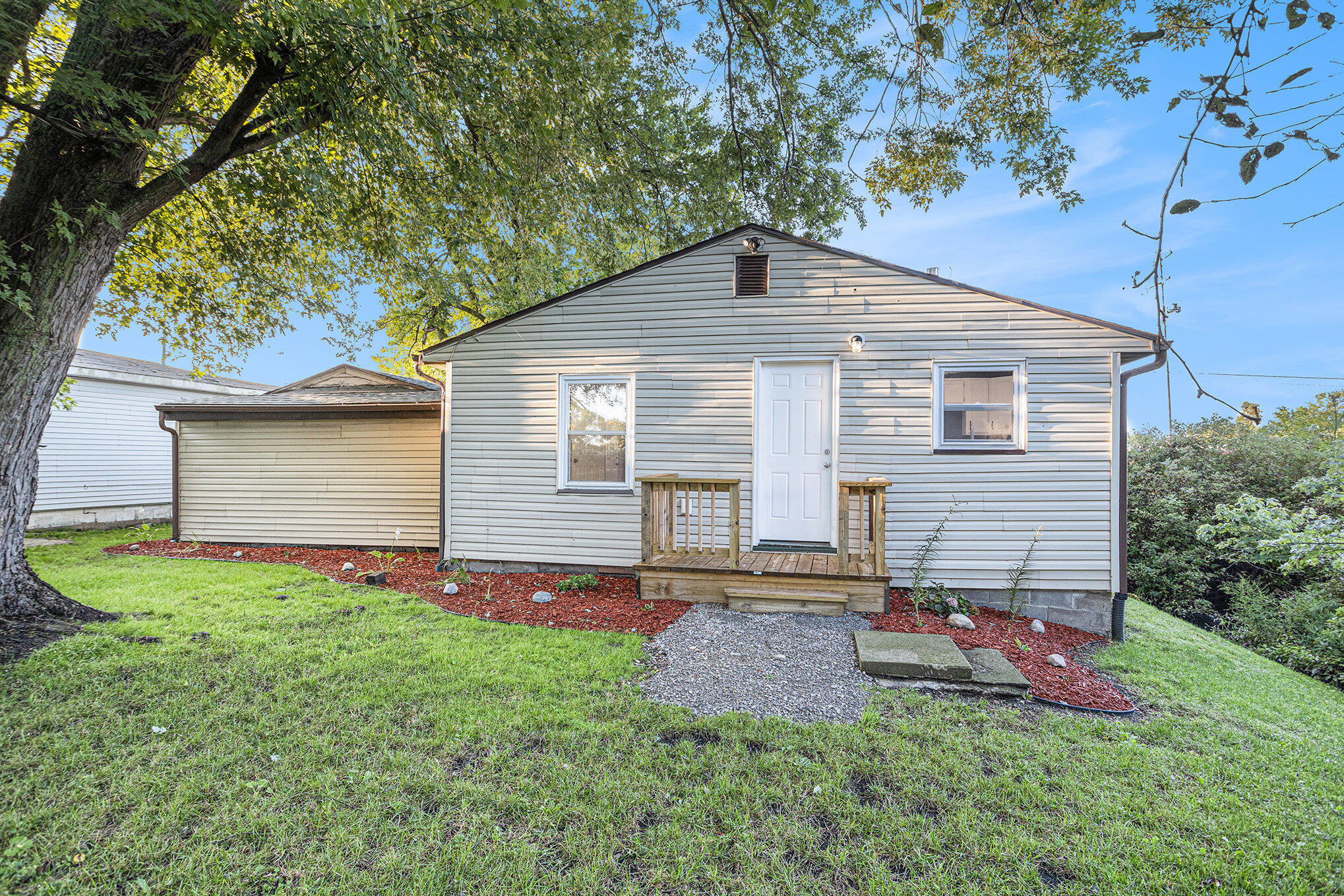 Kalamazoo, Michigan 49004, United States, 3 Bedrooms Bedrooms, ,1 BathroomBathrooms,Residential,Pending,202989