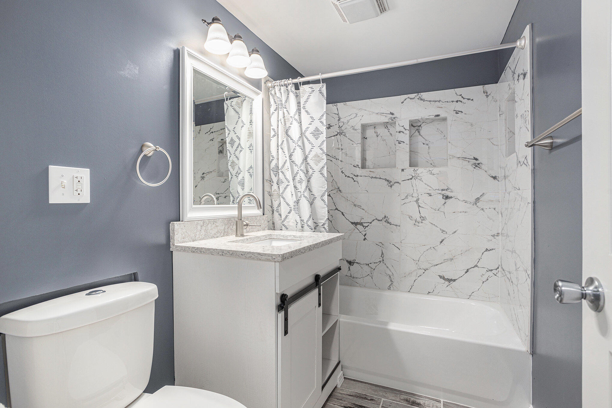 Kalamazoo, Michigan 49004, United States, 3 Bedrooms Bedrooms, ,1 BathroomBathrooms,Residential,Pending,202989