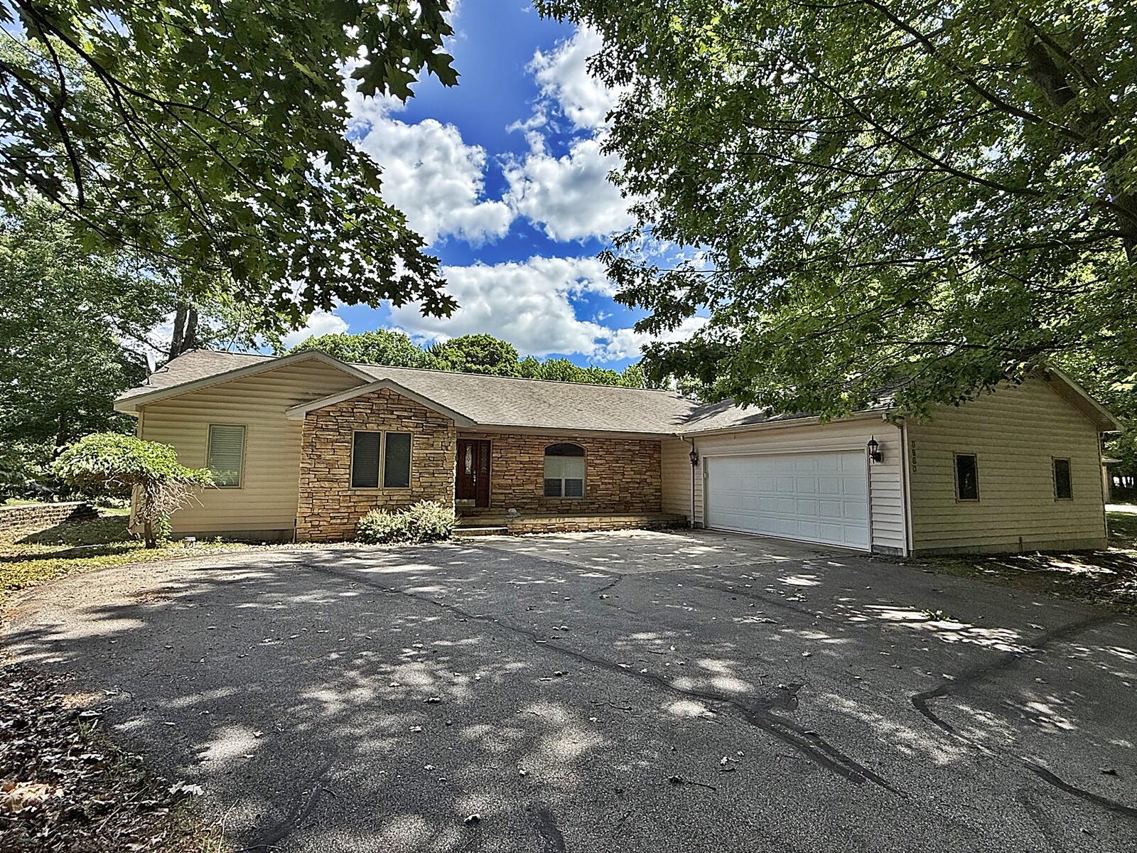 Photo 1 of 34 — 8980 Canyon Springs Court, Canadian Lakes, MI 49346