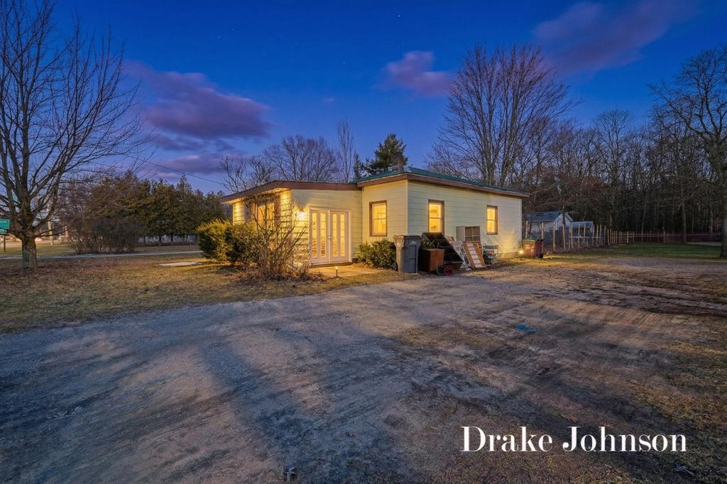 Photo of 2474 Evanston Avenue, Muskegon, MI 49442 (MLS # 26008945)