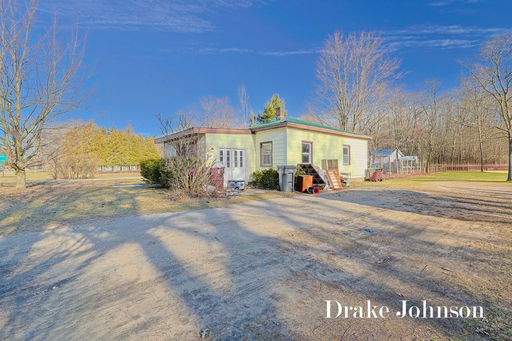 Photo of 2474 Evanston Avenue, Muskegon, MI 49442 (MLS # 26008945)