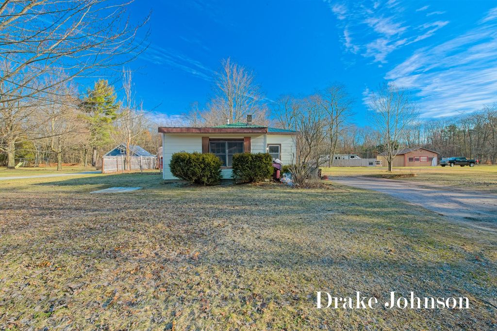 Photo of 2474 Evanston Avenue, Muskegon, MI 49442 (MLS # 26008945)