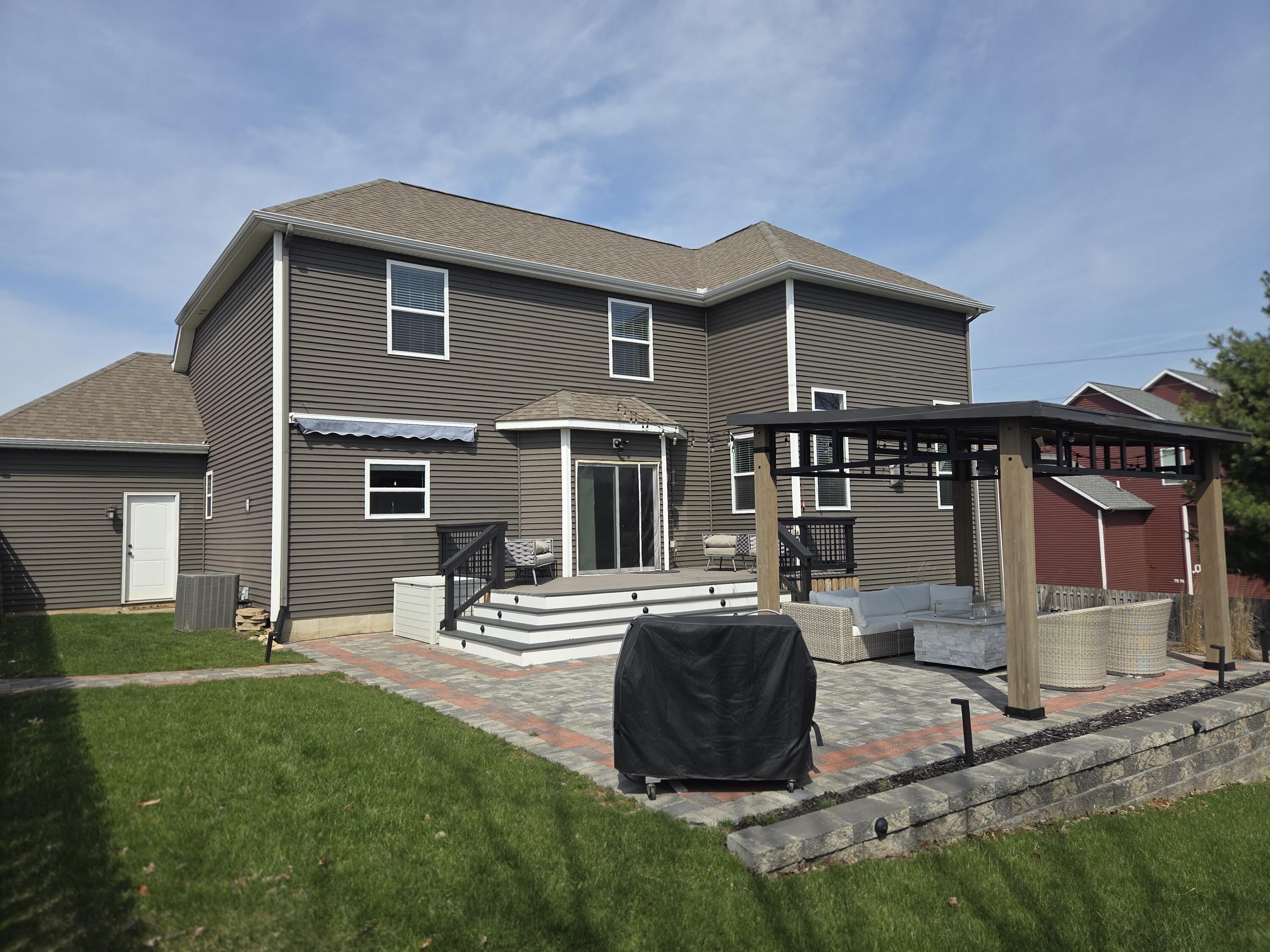 Kalamazoo, Michigan 49009, United States, 5 Bedrooms Bedrooms, ,4 BathroomsBathrooms,Residential,Pending,111228