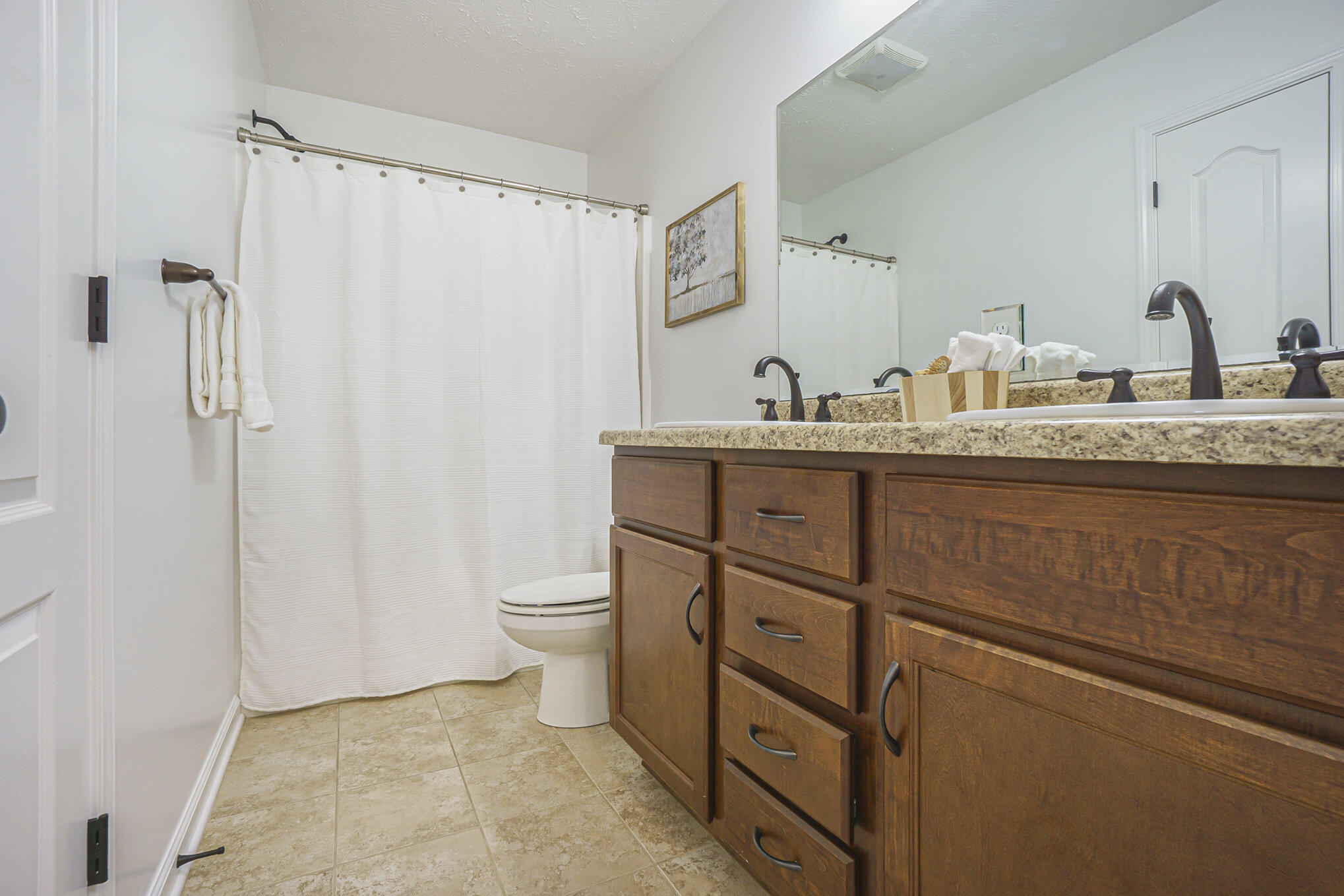 Kalamazoo, Michigan 49009, United States, 5 Bedrooms Bedrooms, ,4 BathroomsBathrooms,Residential,Pending,111228