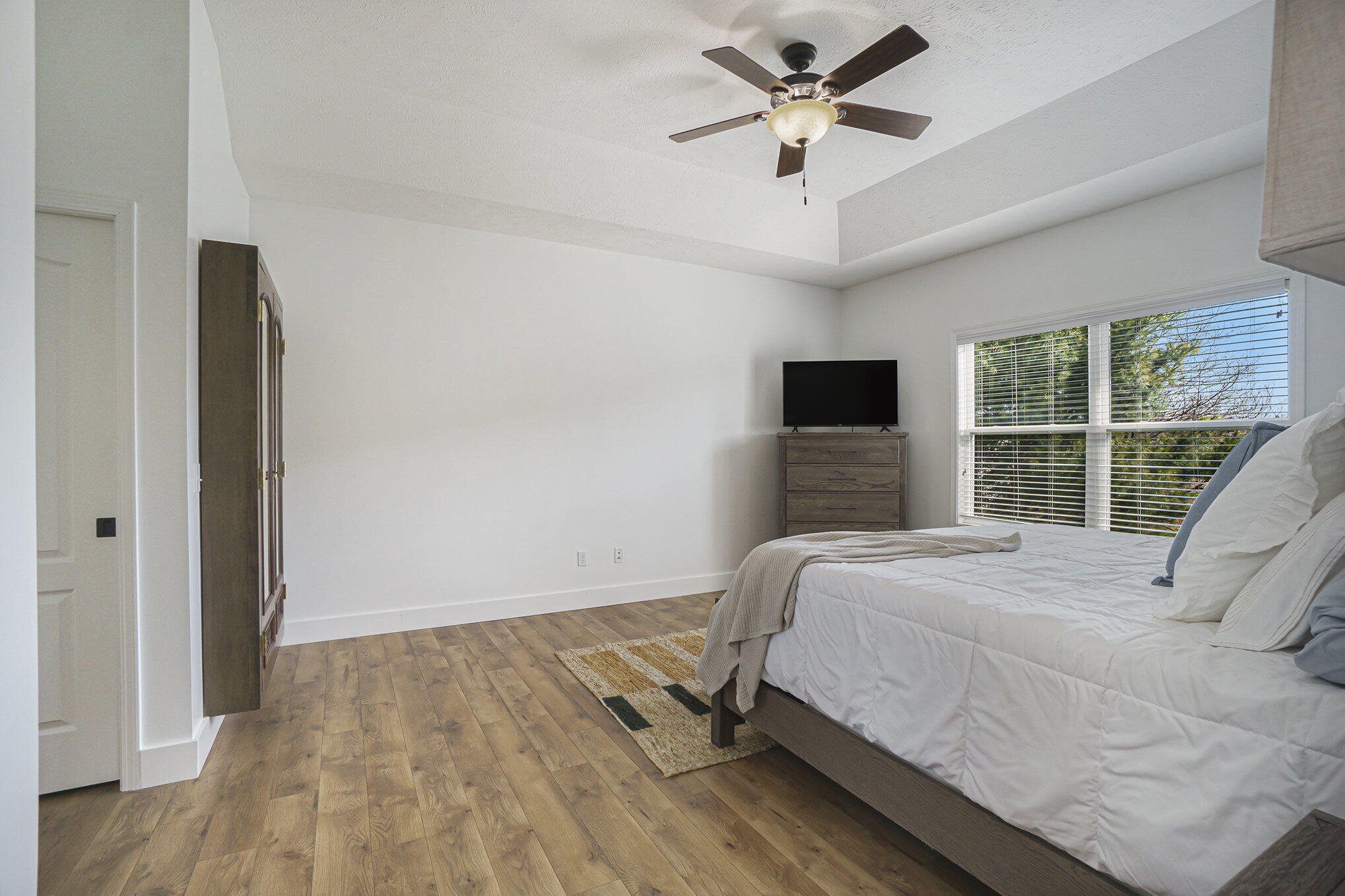 Kalamazoo, Michigan 49009, United States, 5 Bedrooms Bedrooms, ,4 BathroomsBathrooms,Residential,Pending,111228