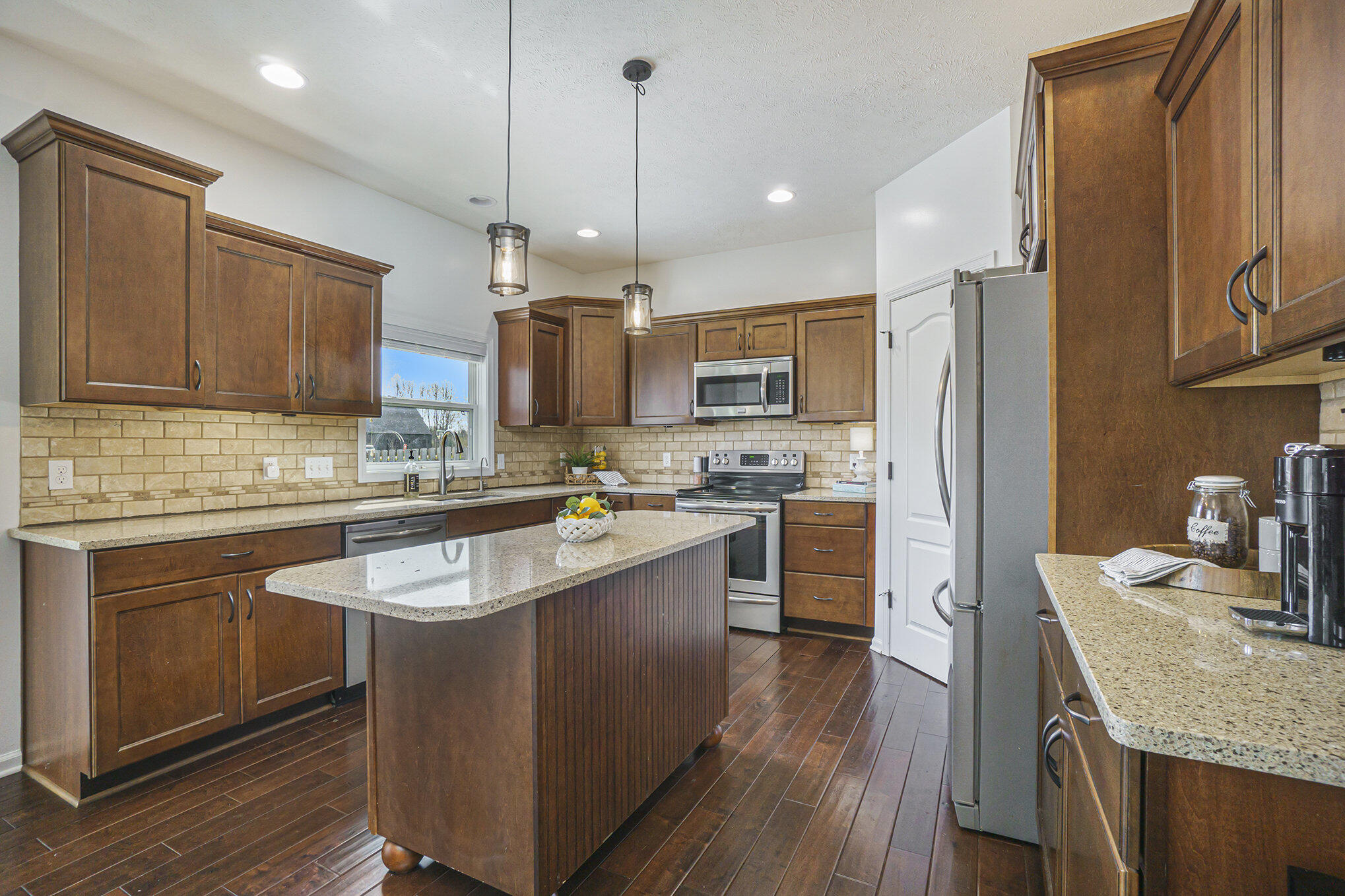 Kalamazoo, Michigan 49009, United States, 5 Bedrooms Bedrooms, ,4 BathroomsBathrooms,Residential,Pending,111228