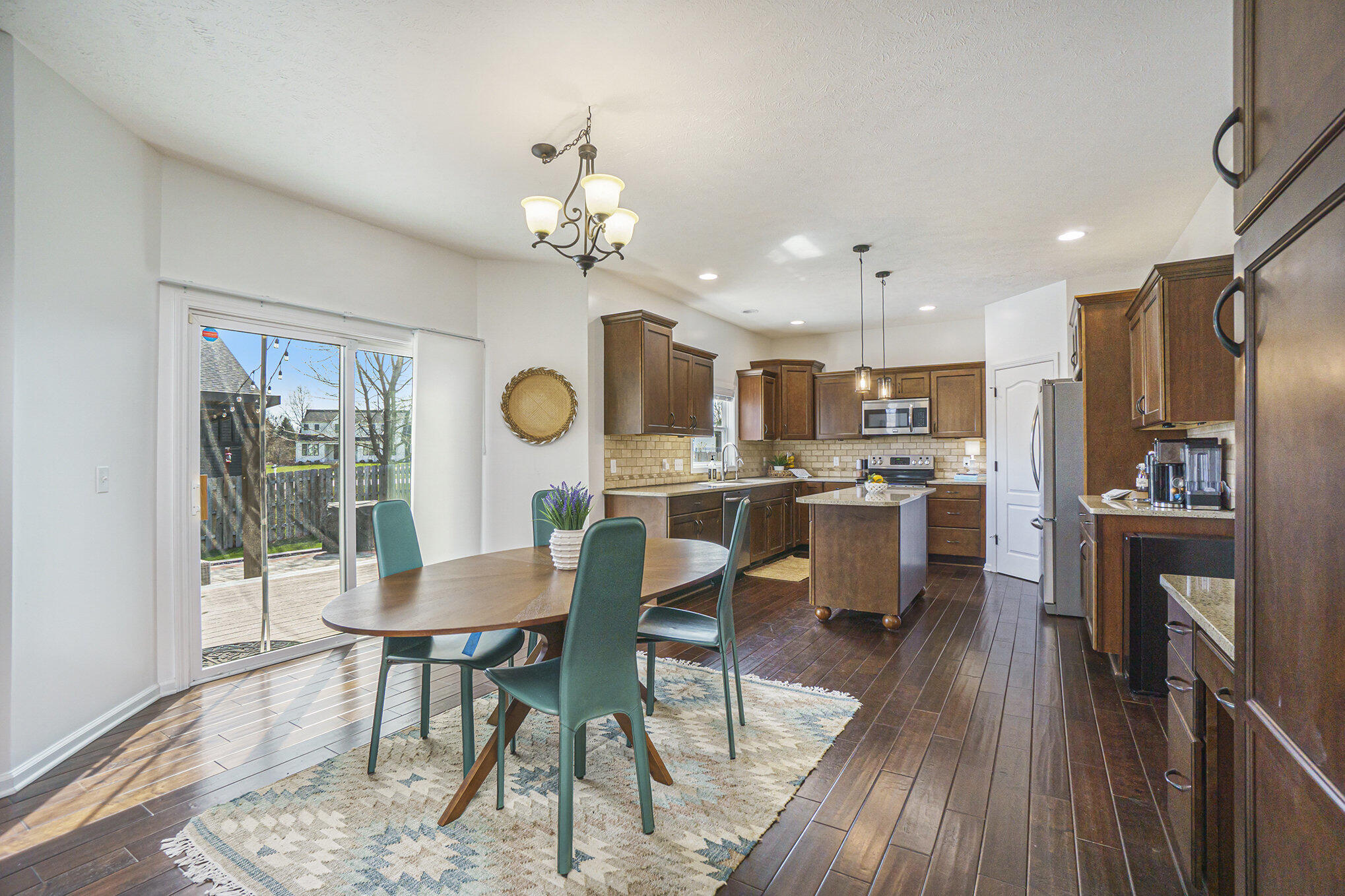 Kalamazoo, Michigan 49009, United States, 5 Bedrooms Bedrooms, ,4 BathroomsBathrooms,Residential,Pending,111228