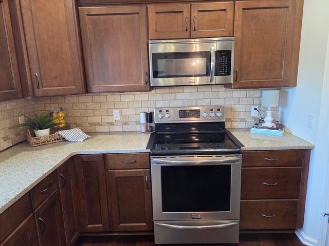 Kalamazoo, Michigan 49009, United States, 5 Bedrooms Bedrooms, ,4 BathroomsBathrooms,Residential,Pending,111228