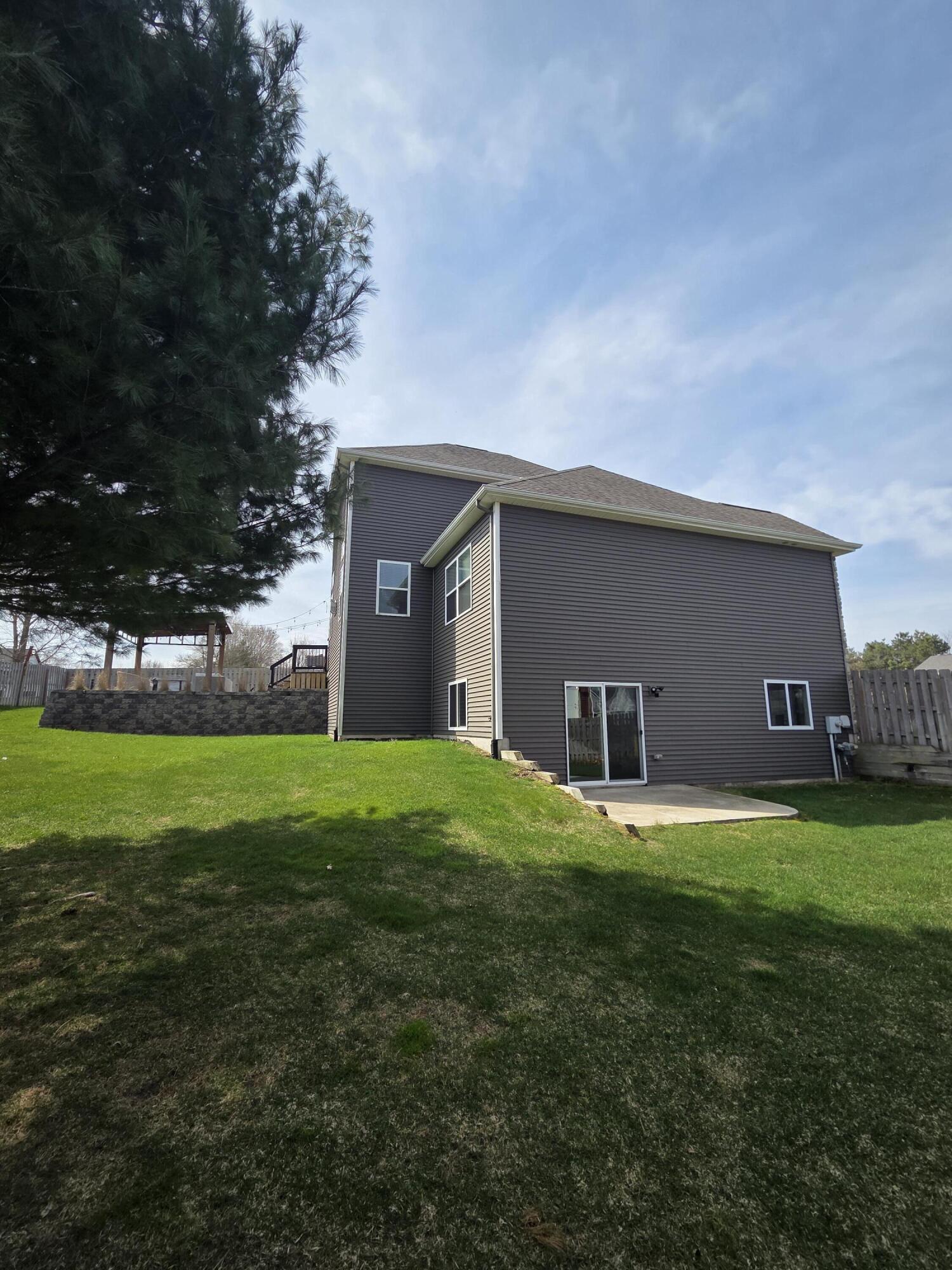 Kalamazoo, Michigan 49009, United States, 5 Bedrooms Bedrooms, ,4 BathroomsBathrooms,Residential,Pending,111228