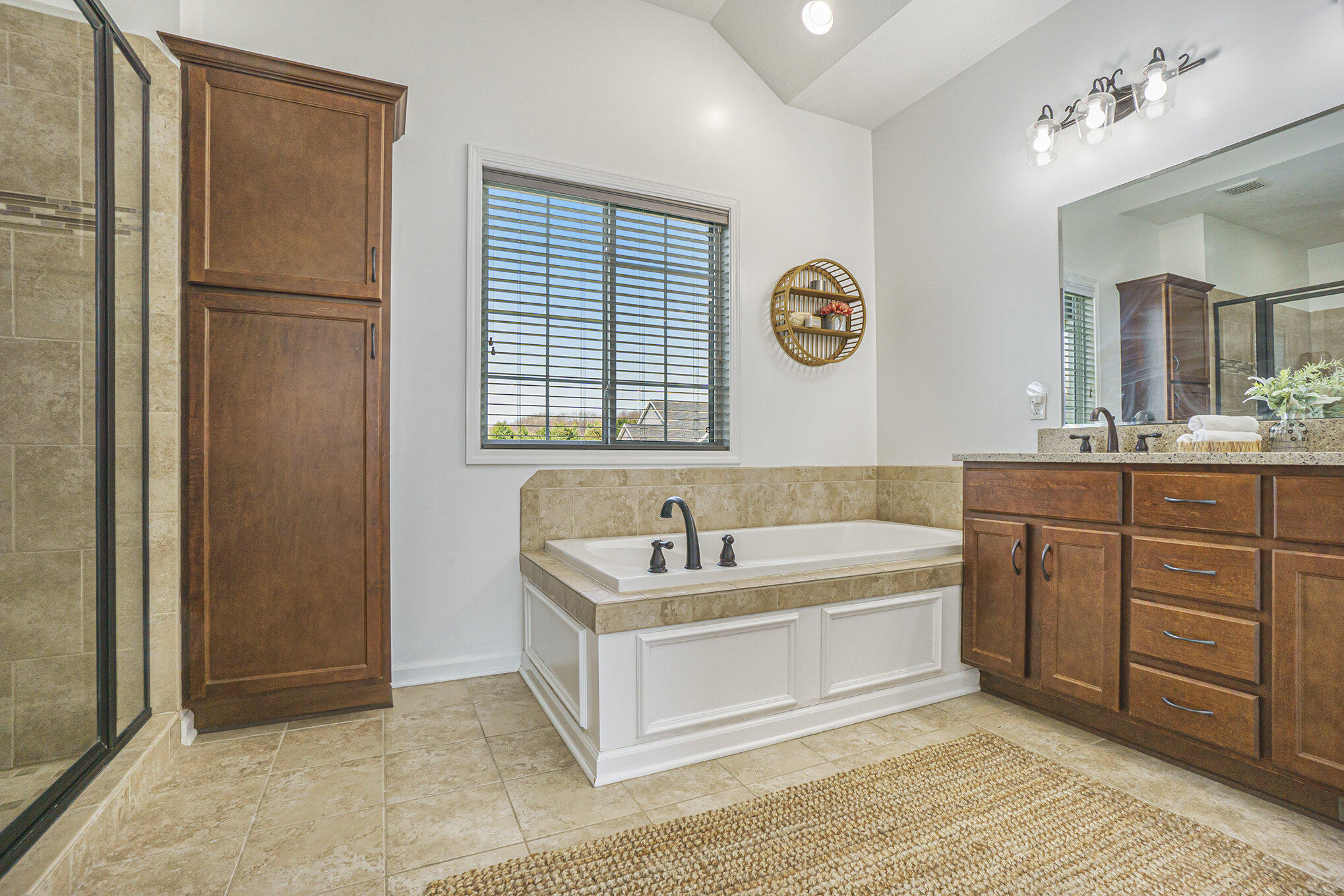 Kalamazoo, Michigan 49009, United States, 5 Bedrooms Bedrooms, ,4 BathroomsBathrooms,Residential,Pending,111228