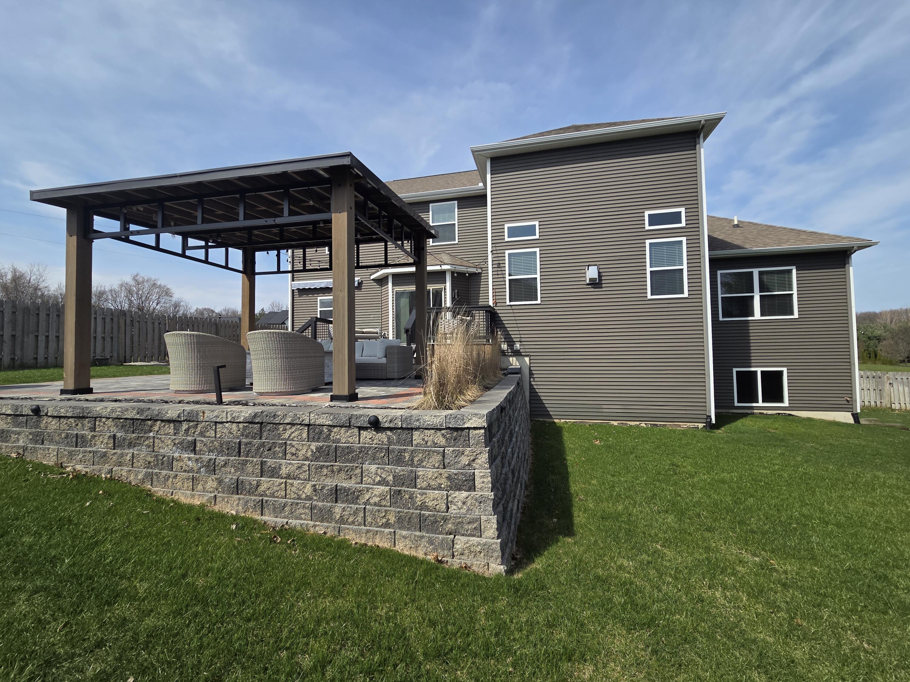 Kalamazoo, Michigan 49009, United States, 5 Bedrooms Bedrooms, ,4 BathroomsBathrooms,Residential,Pending,111228