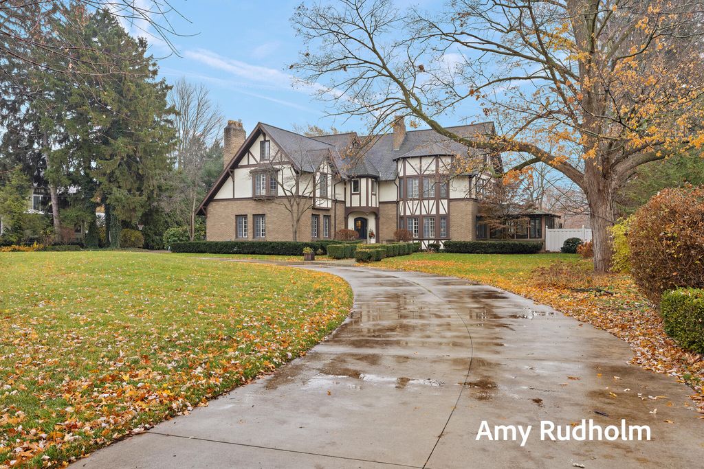 Photo of 522 E River Street, Spring Lake, MI 49456 (MLS # 25060282)