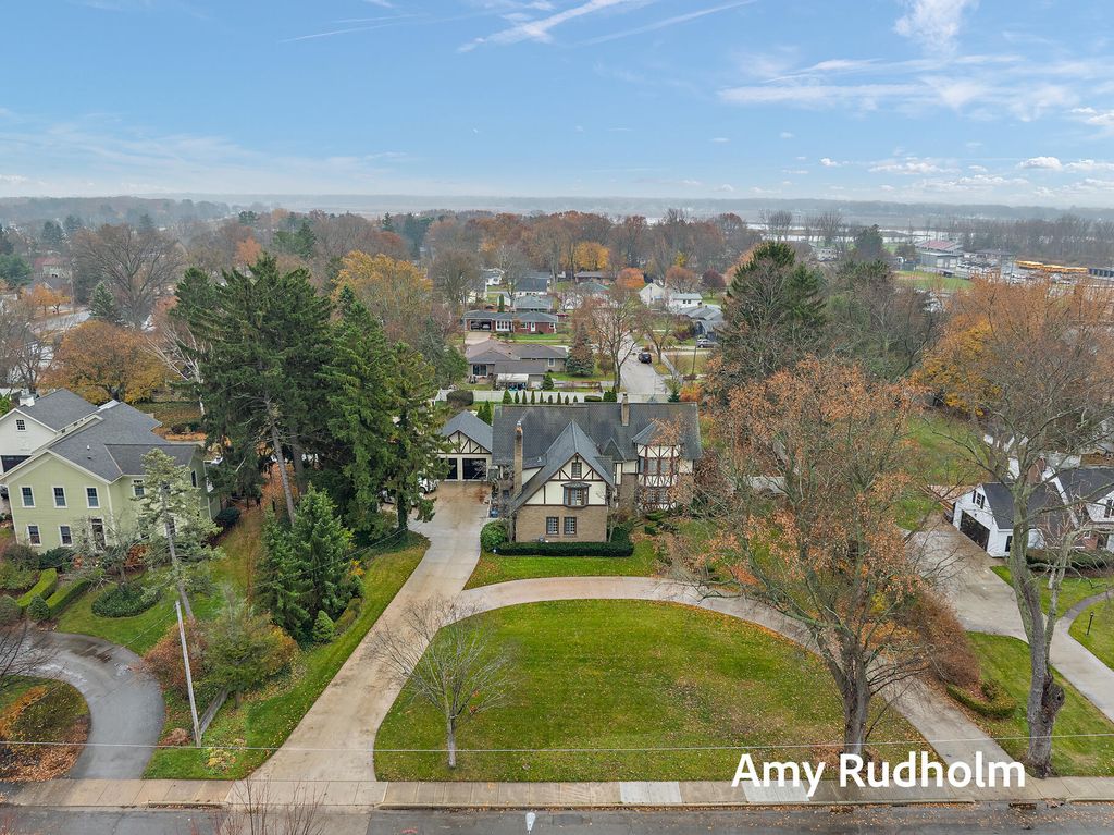 Photo of 522 E River Street, Spring Lake, MI 49456 (MLS # 25060282)