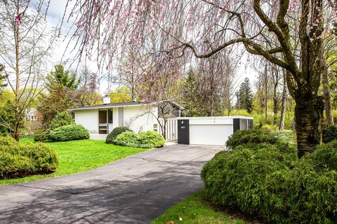 Photo of 1821 Sheridan Drive, Ann Arbor, MI 48104 (MLS # 26016800)