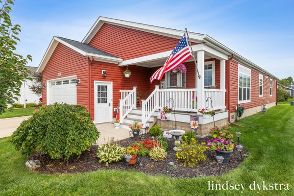 5231 WOODBERRY LN, HOLLAND, MI 49423 - Image a850d76b948bd69a9fe2a67917a8d7f6/744610079