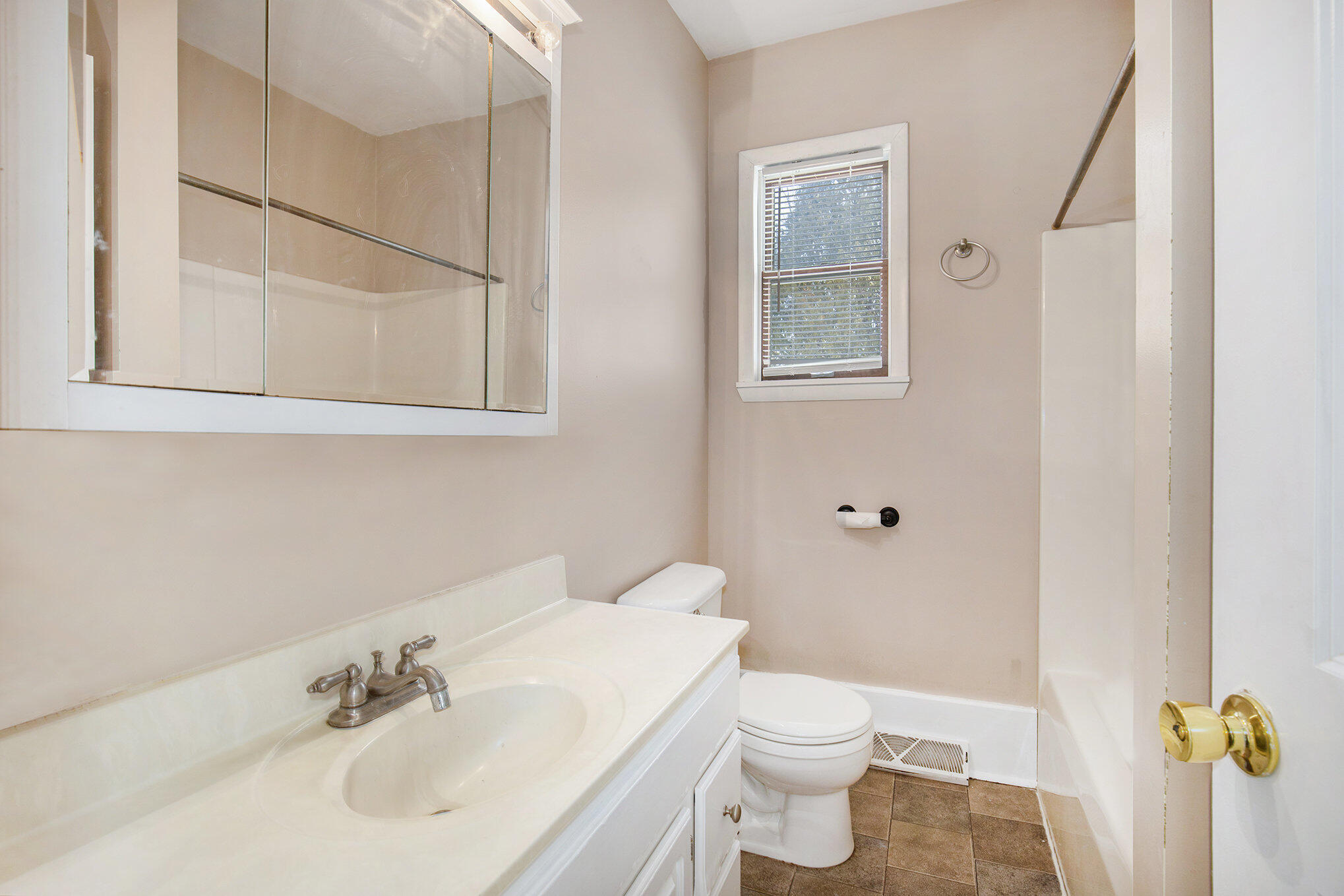 Ionia, Michigan 48846, United States, 3 Bedrooms Bedrooms, ,2 BathroomsBathrooms,Residential,Active,88624