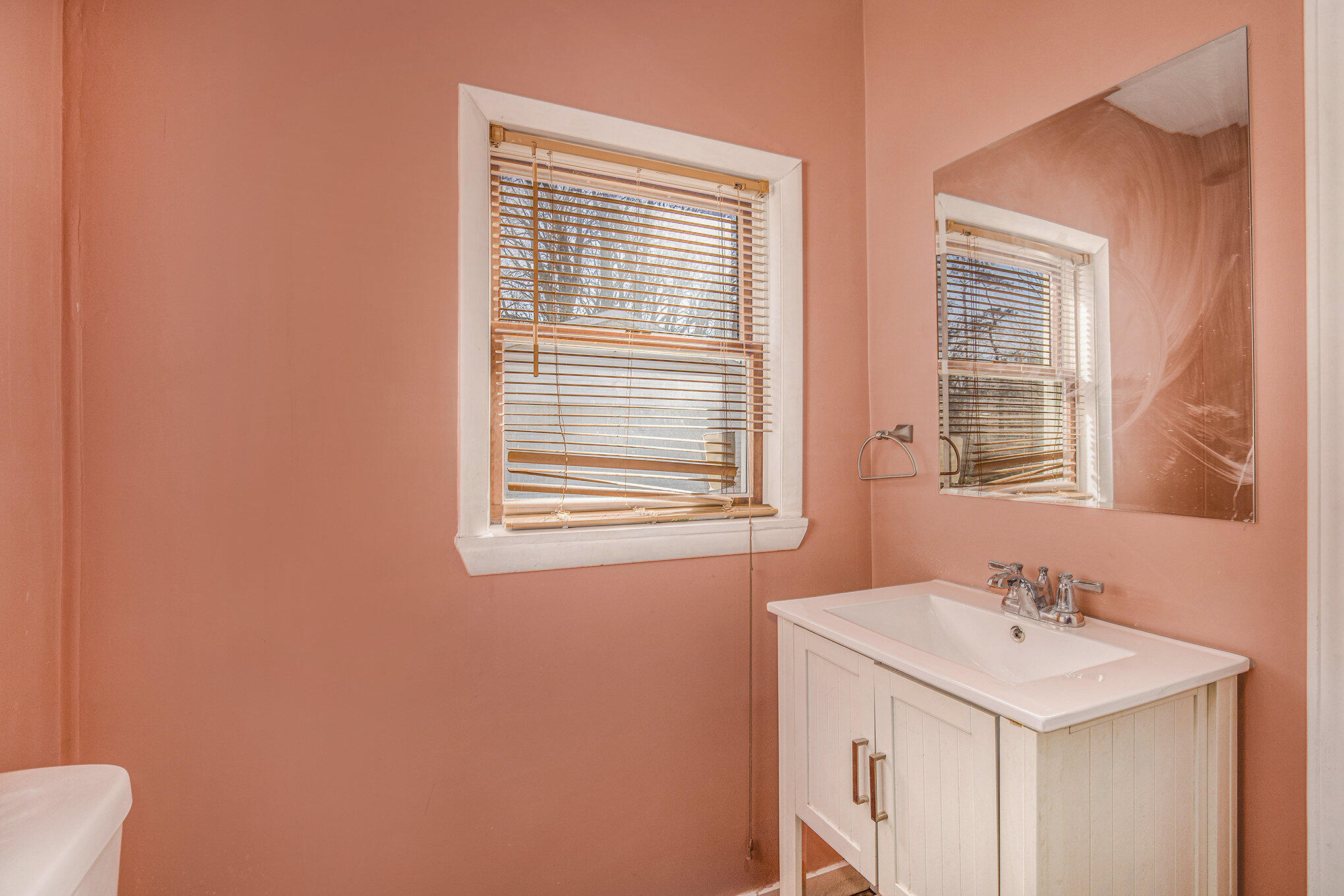 Ionia, Michigan 48846, United States, 3 Bedrooms Bedrooms, ,2 BathroomsBathrooms,Residential,Active,88624