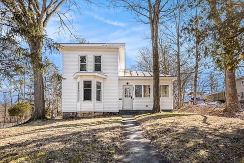 MLS: 25009580