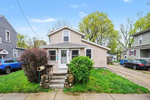Photo of 3303 Madison Street, Kalamazoo, MI 49008 (MLS # 26016747)