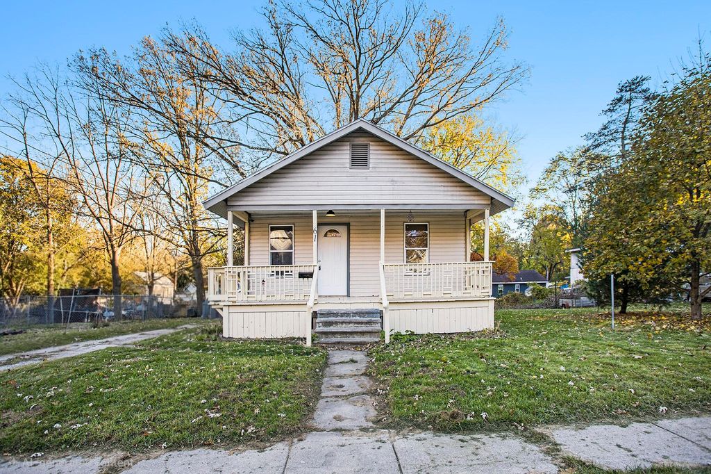 Photo of 61 Harris Avenue, Battle Creek, MI 49037 (MLS # 25056620)