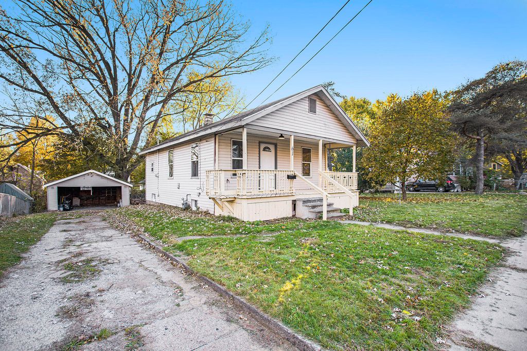 Photo of 61 Harris Avenue, Battle Creek, MI 49037 (MLS # 25056620)