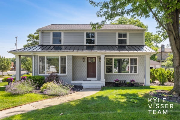 2412 LAKE DR SE, GRAND RAPIDS, MI 49506 - Image a8f928e7685e517e8dbbfbba628a20d1/4041956024