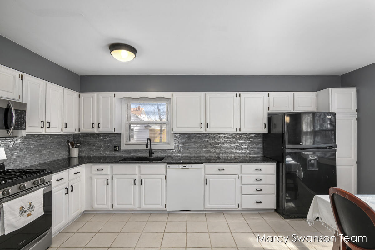 Photo 12 of 33 of 220 Holmdene Boulevard NE house