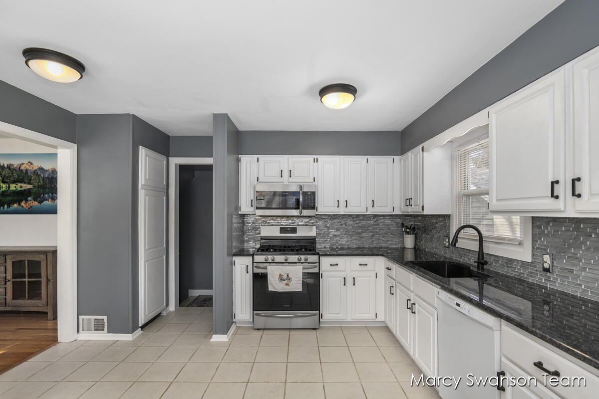 Photo 15 of 33 of 220 Holmdene Boulevard NE house