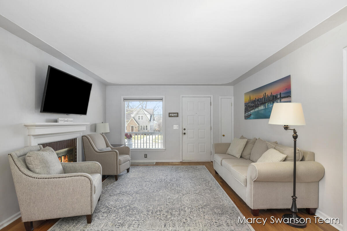 Photo 5 of 33 of 220 Holmdene Boulevard NE house