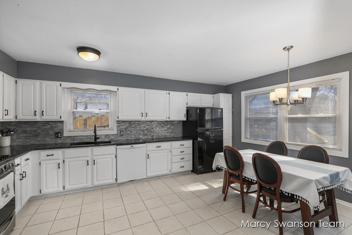 Photo 11 of 33 of 220 Holmdene Boulevard NE house