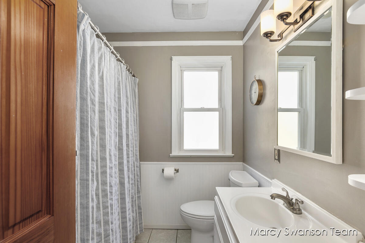 Photo 20 of 33 of 220 Holmdene Boulevard NE house