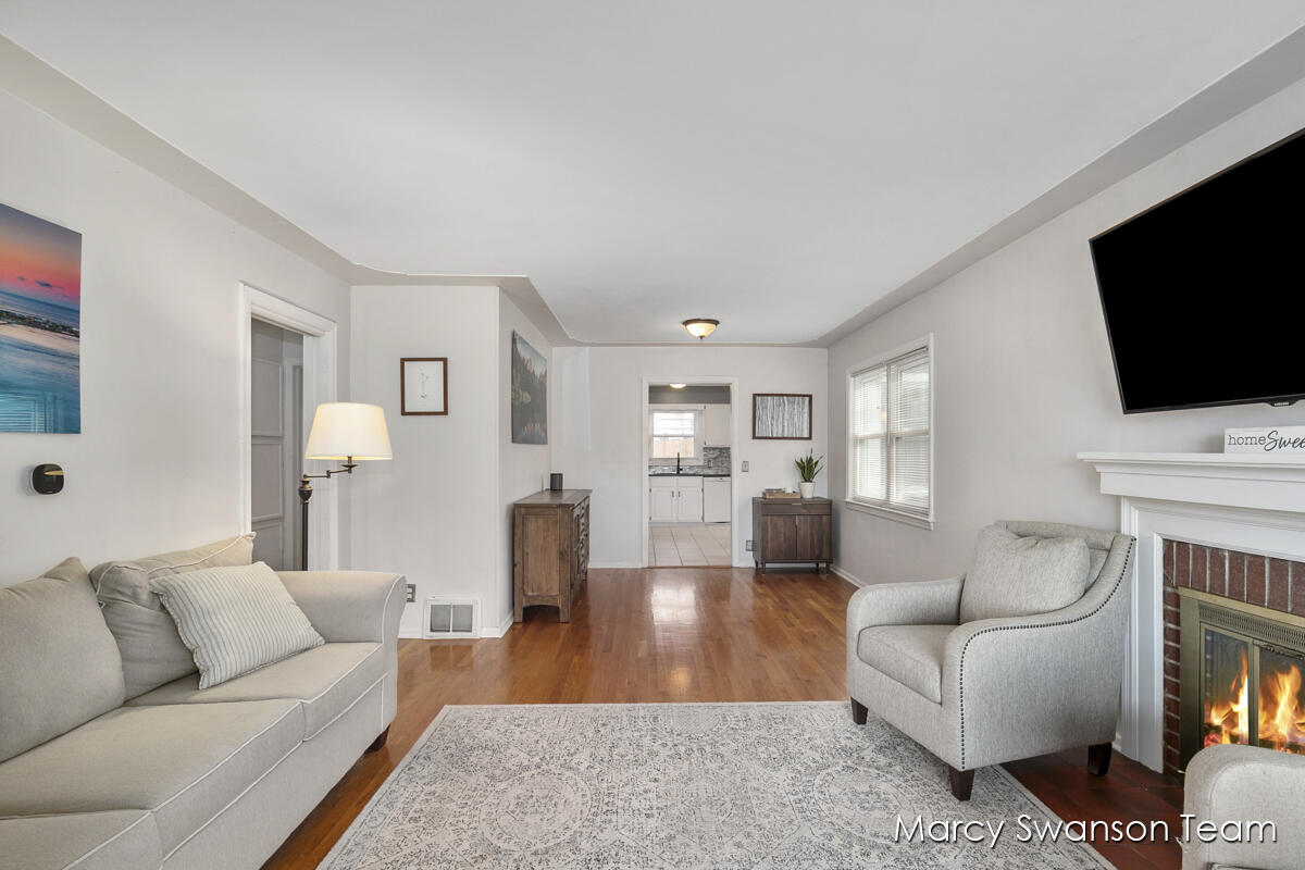 Photo 9 of 33 of 220 Holmdene Boulevard NE house