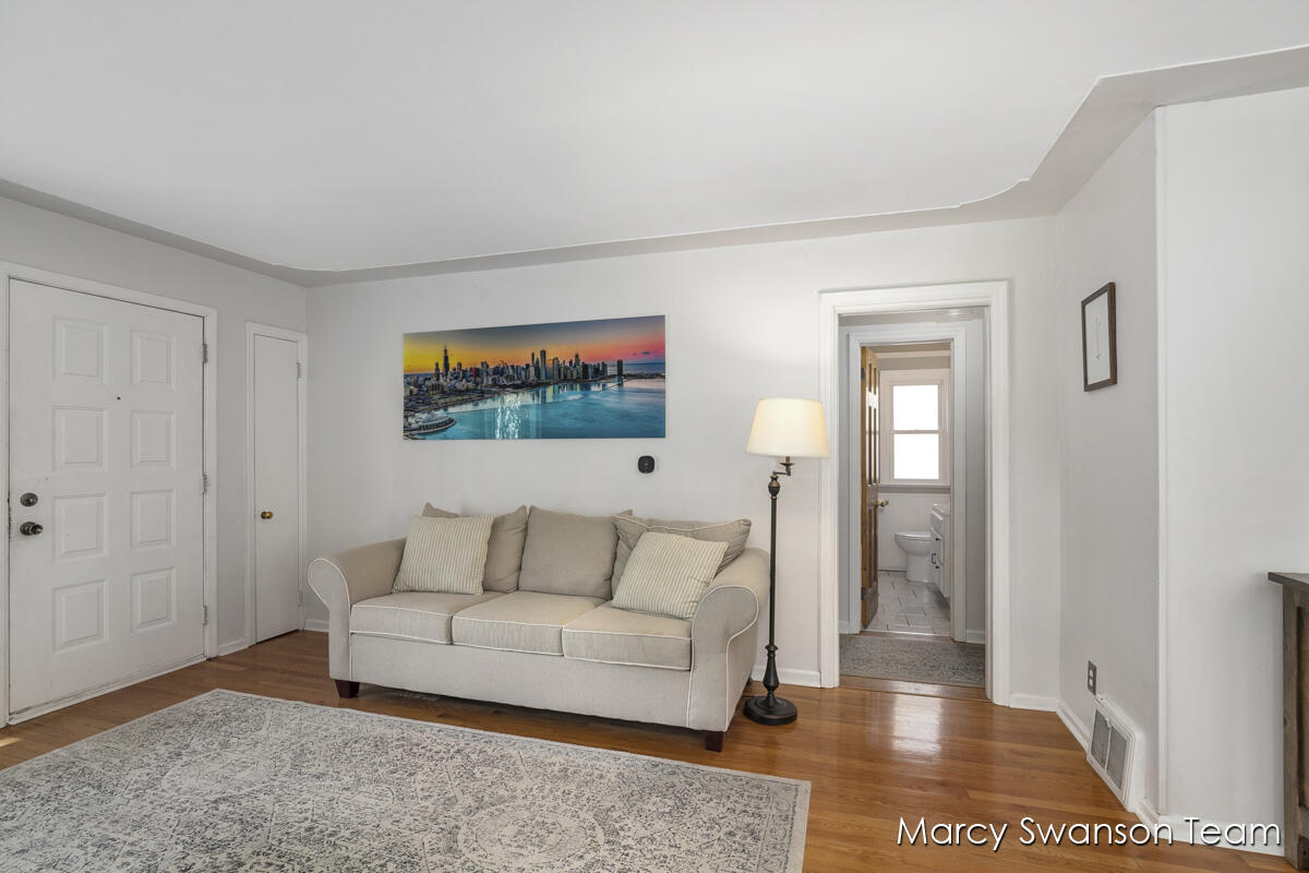 Photo 8 of 33 of 220 Holmdene Boulevard NE house