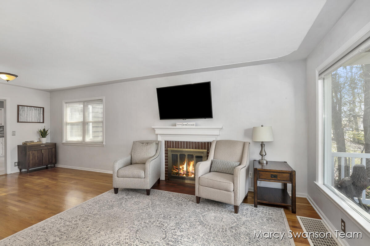 Photo 6 of 33 of 220 Holmdene Boulevard NE house