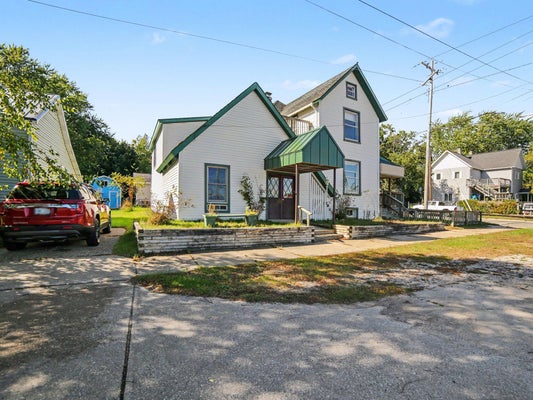 210 CLEVELAND ST, MANISTEE, MI 49660 - Image a9cd80fa715f0d386c1d7ff656e05faa/3302821975
