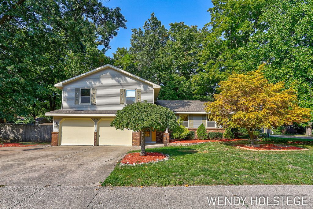 Photo of 776 Meadowbrook Avenue, Holland, MI 49423 (MLS # 25056954)