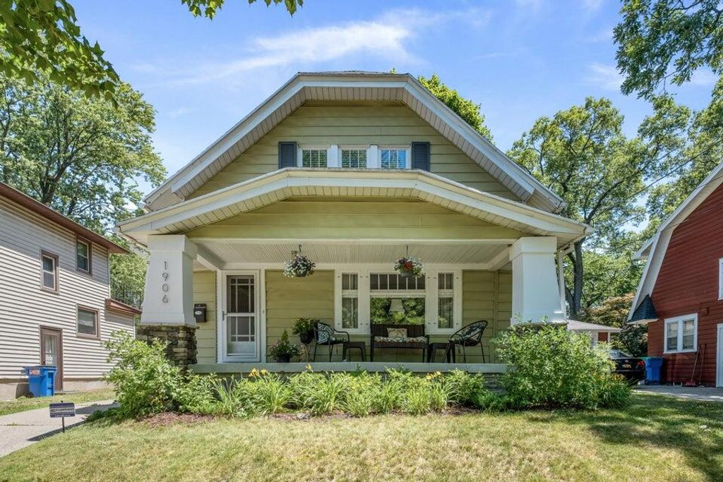 Photo of 1906 Cornelius Avenue SE, Grand Rapids, MI 49507 (MLS # 26005879)