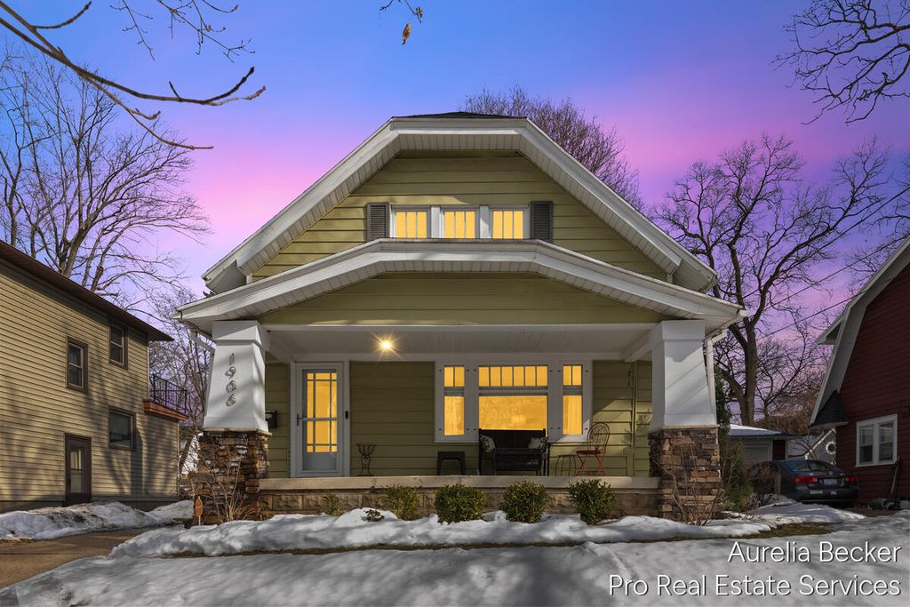 Photo of 1906 Cornelius Avenue SE, Grand Rapids, MI 49507 (MLS # 26005879)