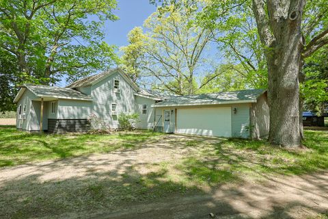 Photo of 6854 E Garfield Road, Hesperia, MI 49421 (MLS # 26025264)