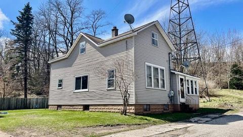 Photo of 183 12th Street, Manistee, MI 49660 (MLS # 26015642)