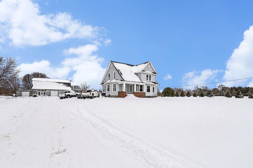 Photo of 3011 E Empire Avenue, Benton Harbor, MI 49022 (MLS # 26002713)