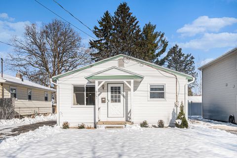 Photo of 907 Tisdale Avenue, Lansing, MI 48910 (MLS # 25061075)