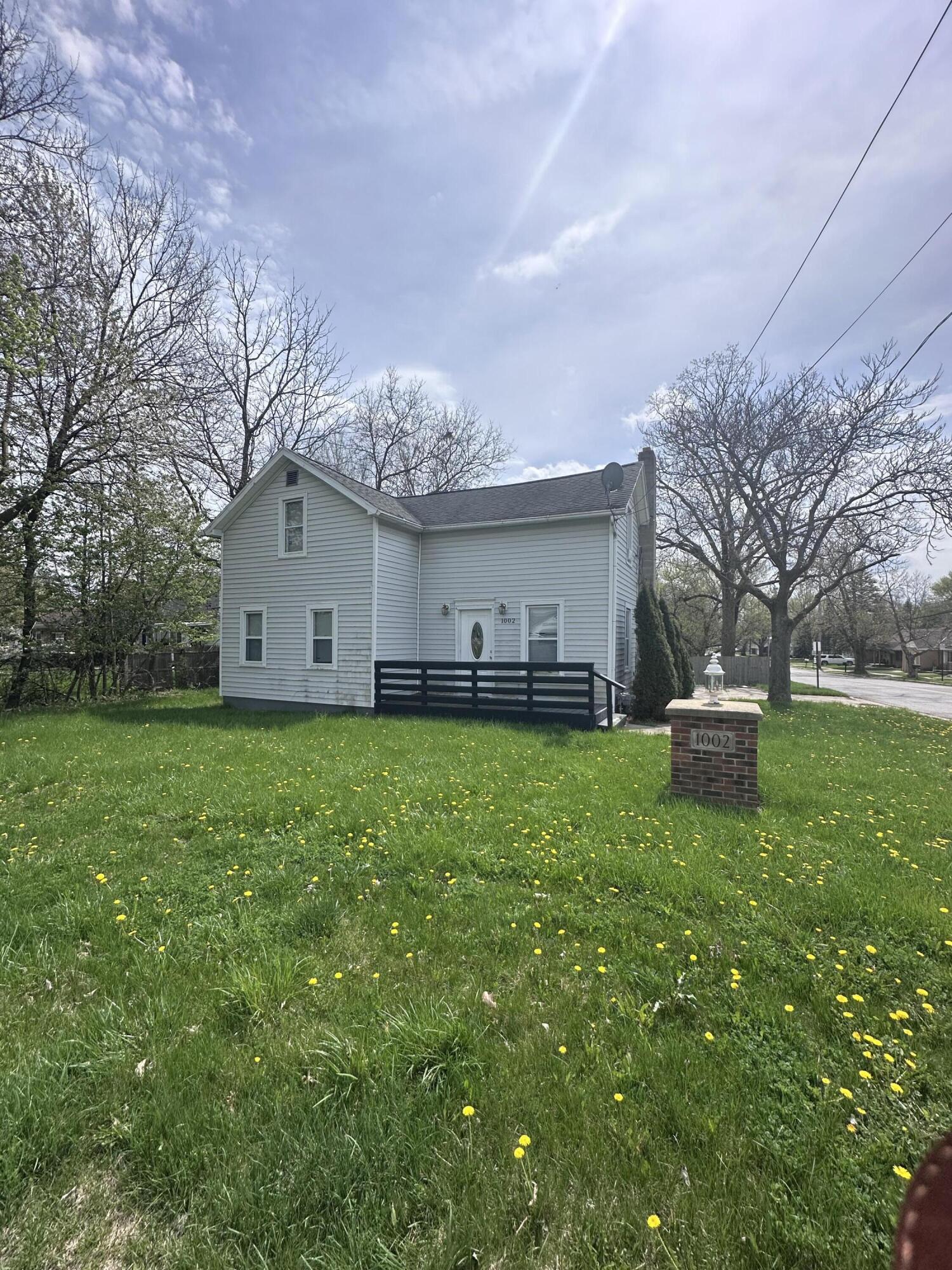 Photo 1 of 72 — 1002 E Oliver Street, Owosso, MI 48867