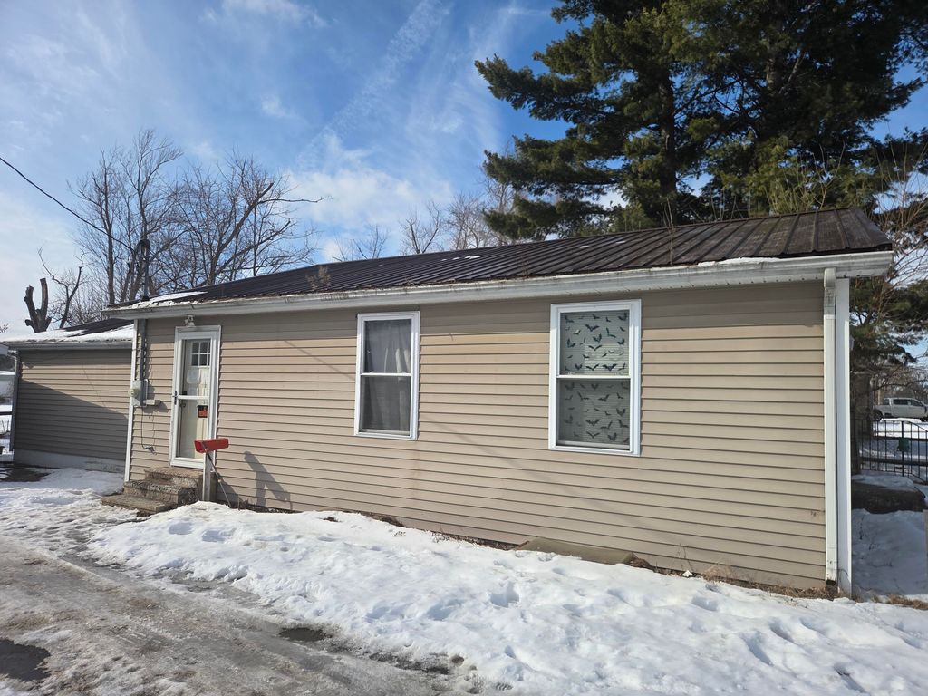 Photo of 158 W Saint Joe Street, Hillsdale, MI 49242 (MLS # 26005225)