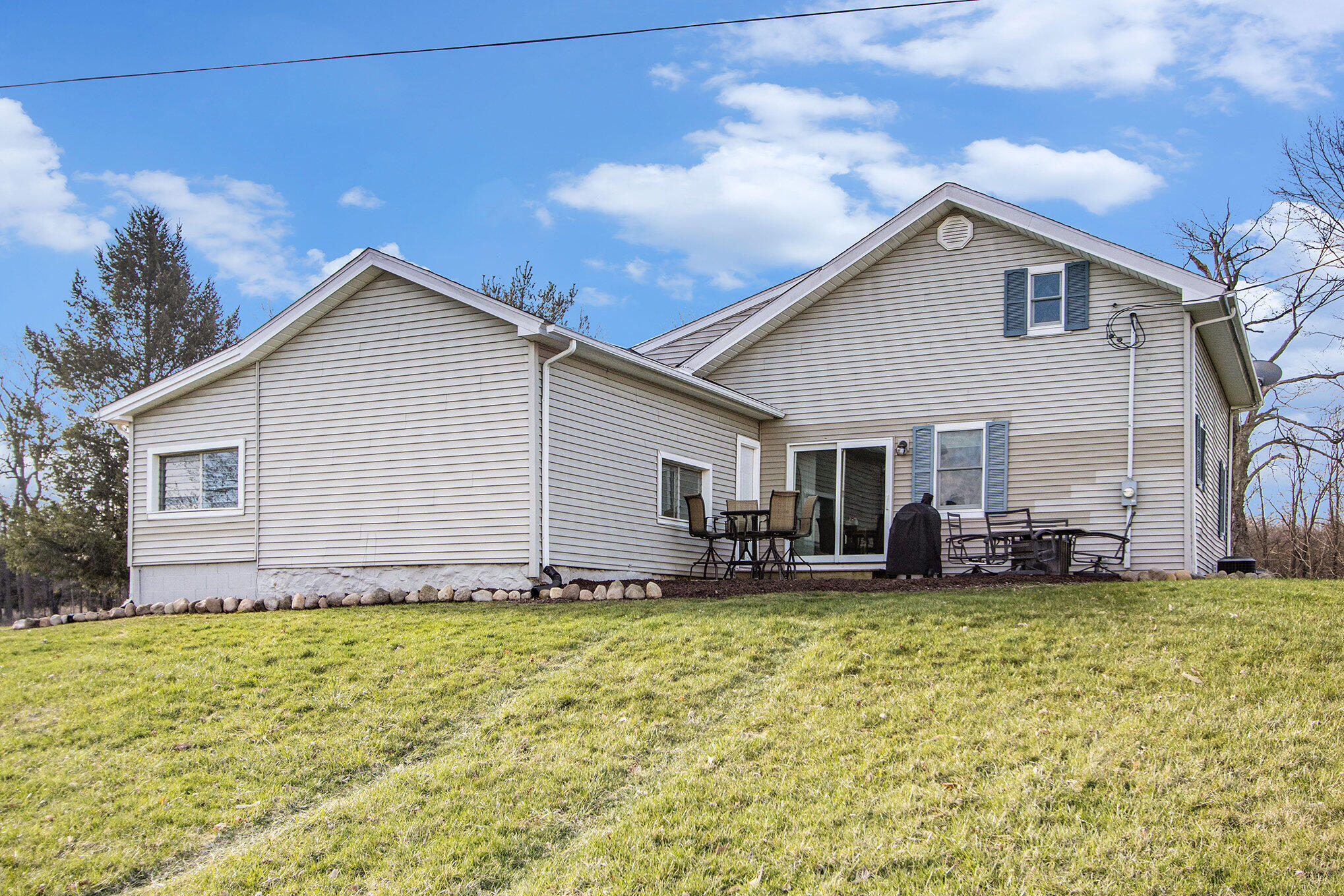 Marshall, Michigan 49068, United States, 3 Bedrooms Bedrooms, ,3 BathroomsBathrooms,Residential,Pending,105518