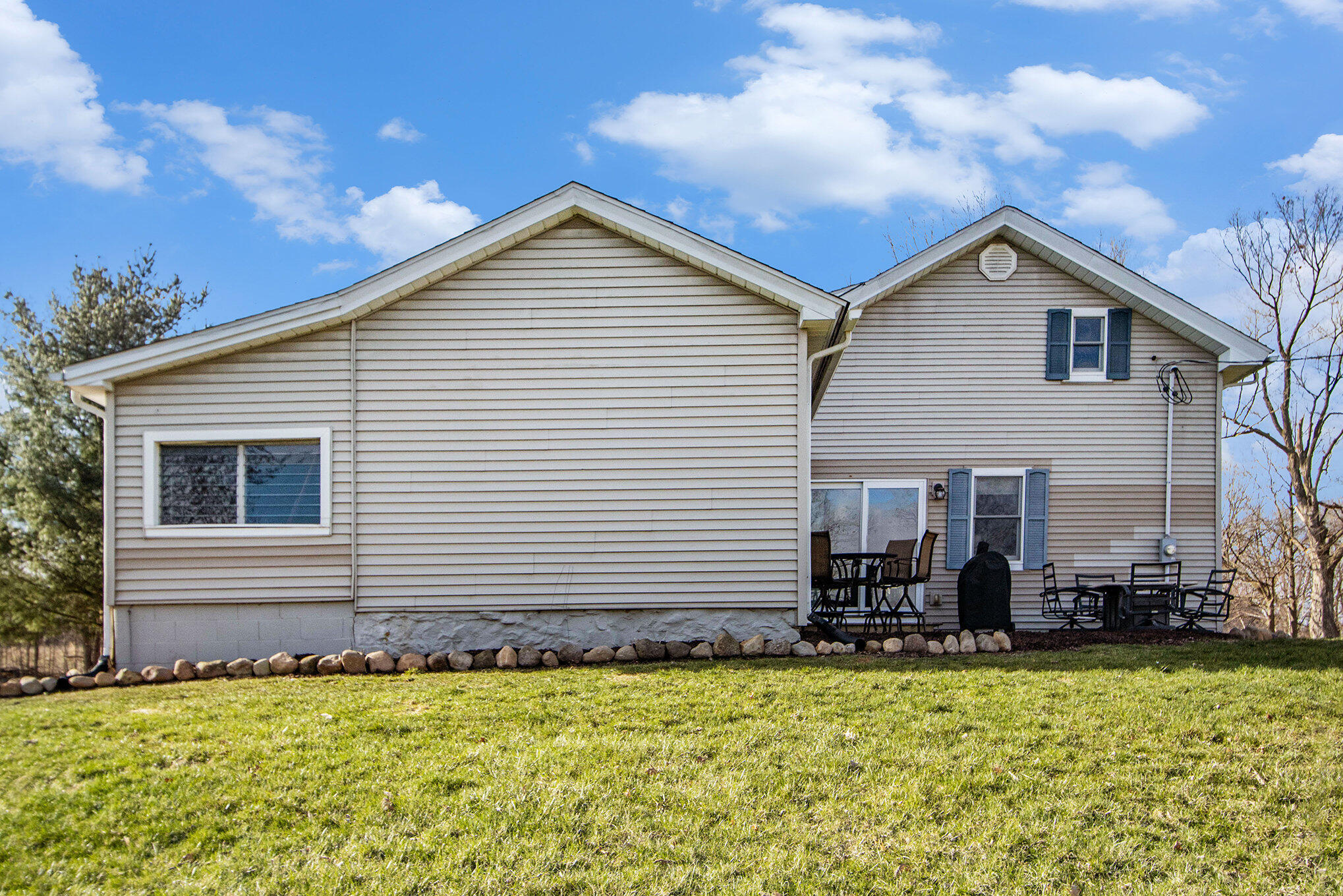 Marshall, Michigan 49068, United States, 3 Bedrooms Bedrooms, ,3 BathroomsBathrooms,Residential,Pending,105518