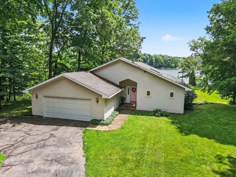 Photo for 47135 Lakeview Drive
